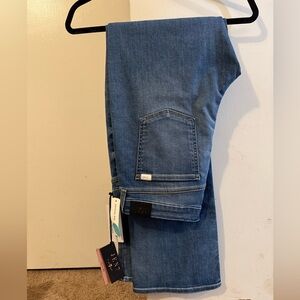 Jen 7 by 7 For All Mankind 
Classic Blue Boot Cut Jeans
New with tags!!